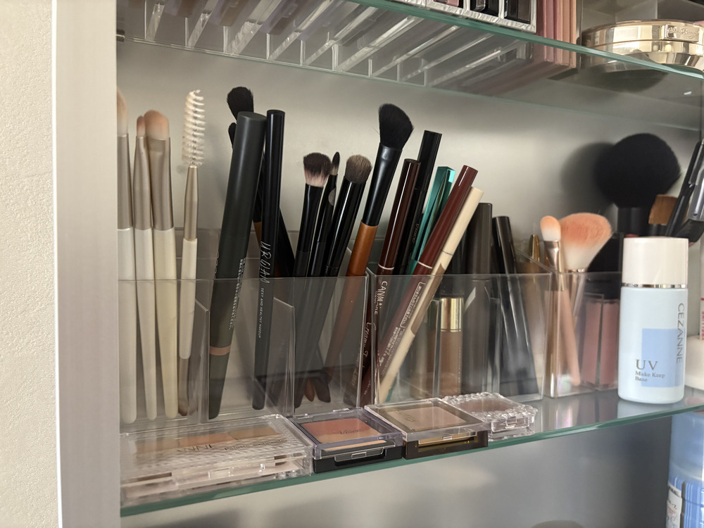 コスメブラシやアイライナーの収納実例