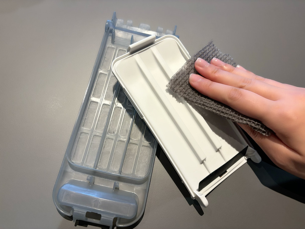 スクラブクロスで洗濯機の糸くずフィルターを掃除した画像