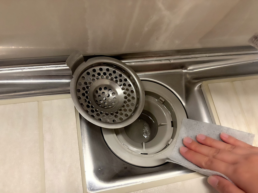 スクラブクロスで排水口掃除をした画像