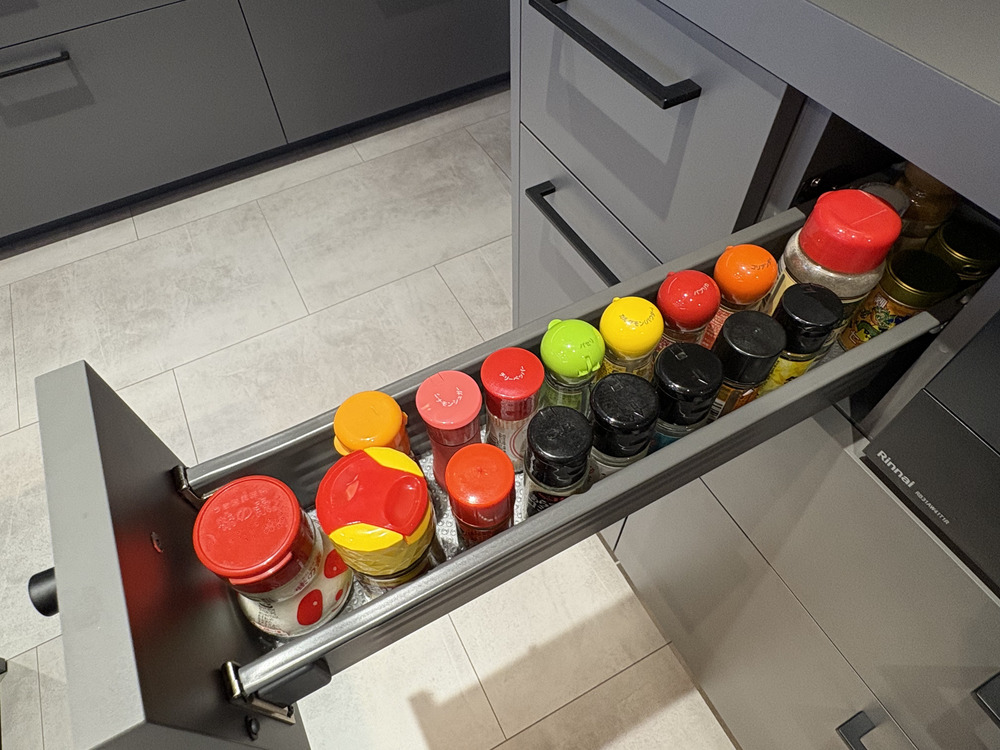 グラフテクトのスパイスラック収納