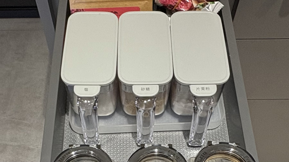 グラフテクト収納にシンデレラフィットする調味料収納